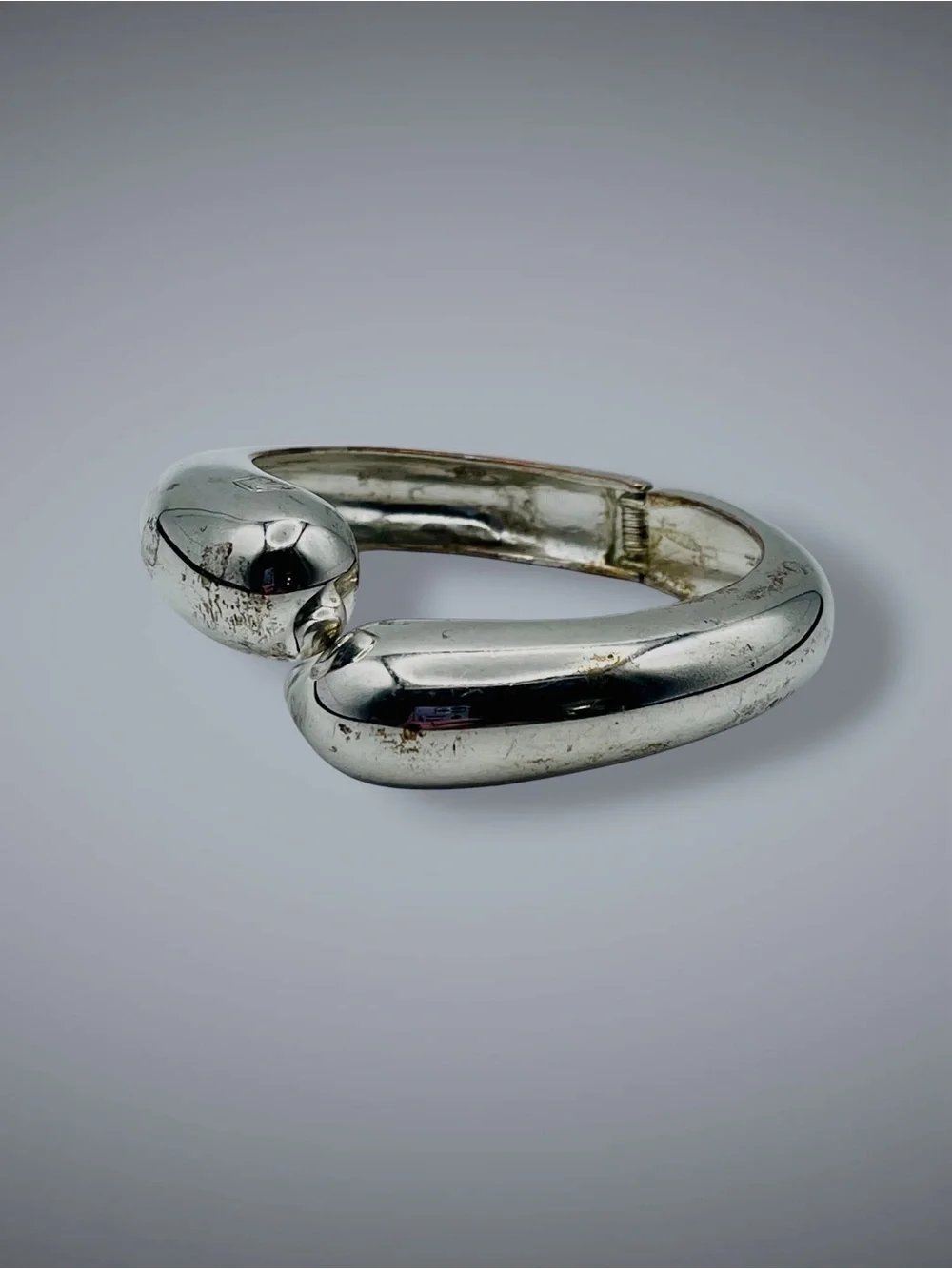 Vintage REO Chrome Glow Silver Modernist Hinged Clamper Bangle Bracelet